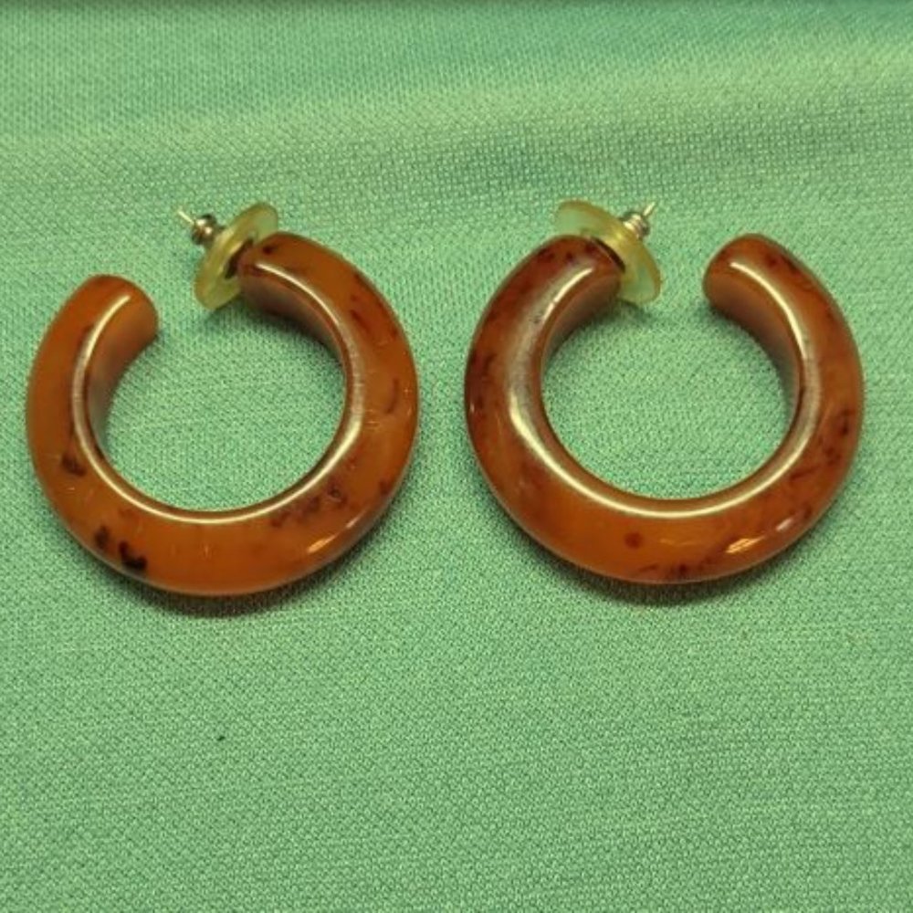 Tortoise Shell Resin Hoop Earrings Pierced  1 1/2 Inches EUC